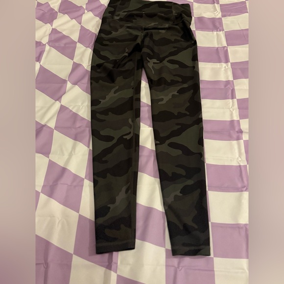 Old Navy Active PowerSoft High-Waisted Camo Leggings - Size Small - Picture 6 of 7